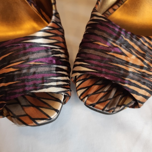 Nine West multi colored fabric heels - Picture 6 of 8